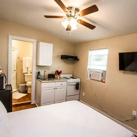 Remodeled Studio Near Downtown Apartamento
